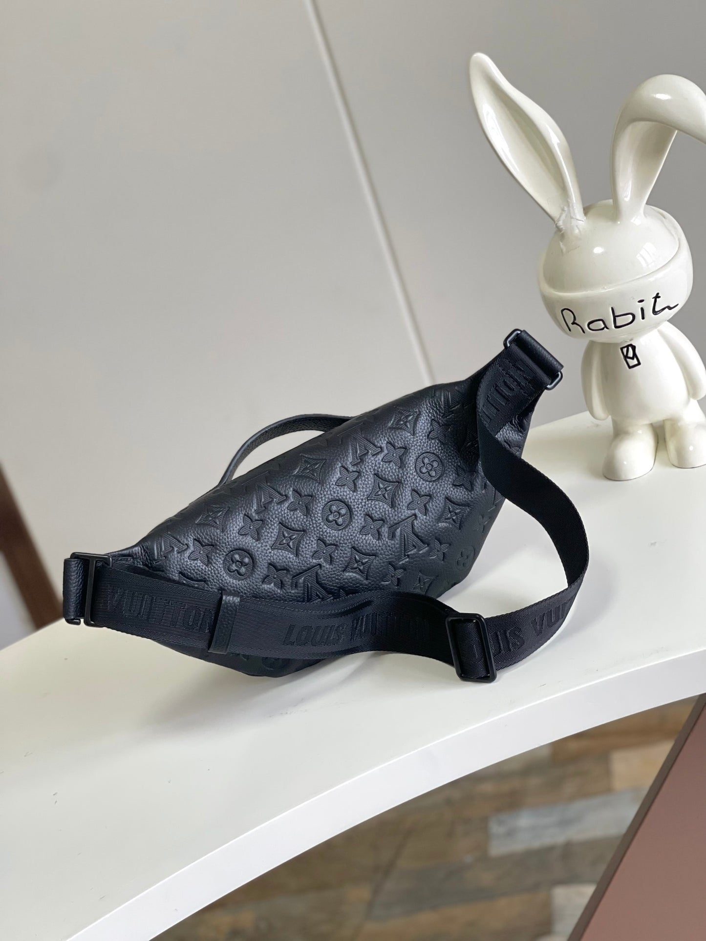 Louis Vuitton Discovery Bumbag PM Monogram Shadow Leather - Black