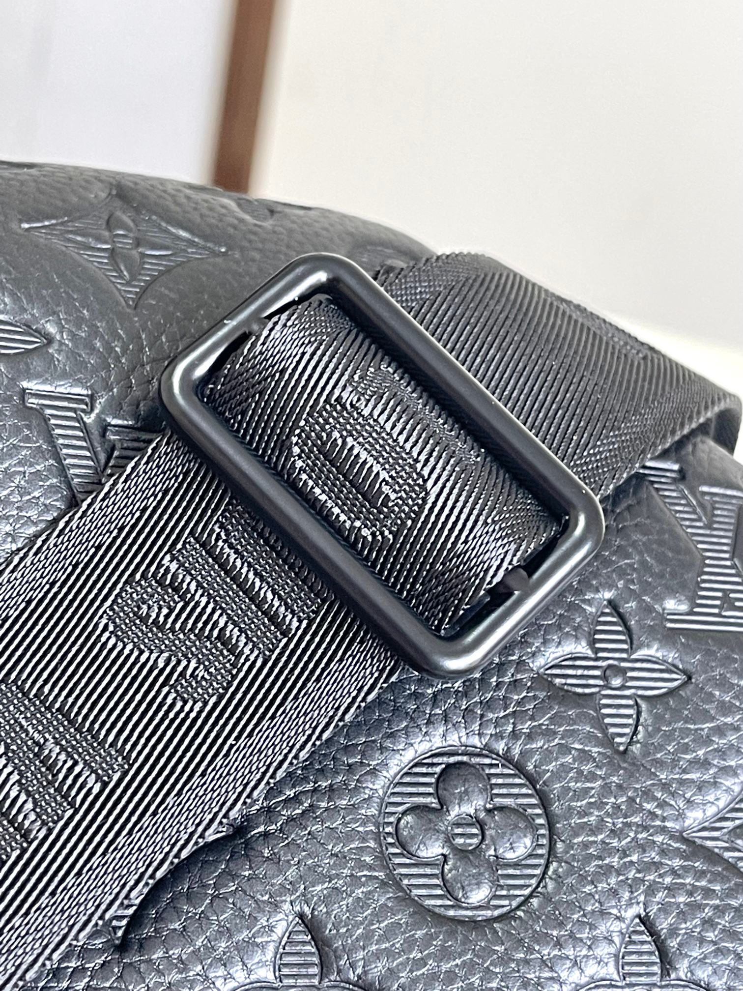 Louis Vuitton Discovery Bumbag PM Monogram Shadow Leather - Black