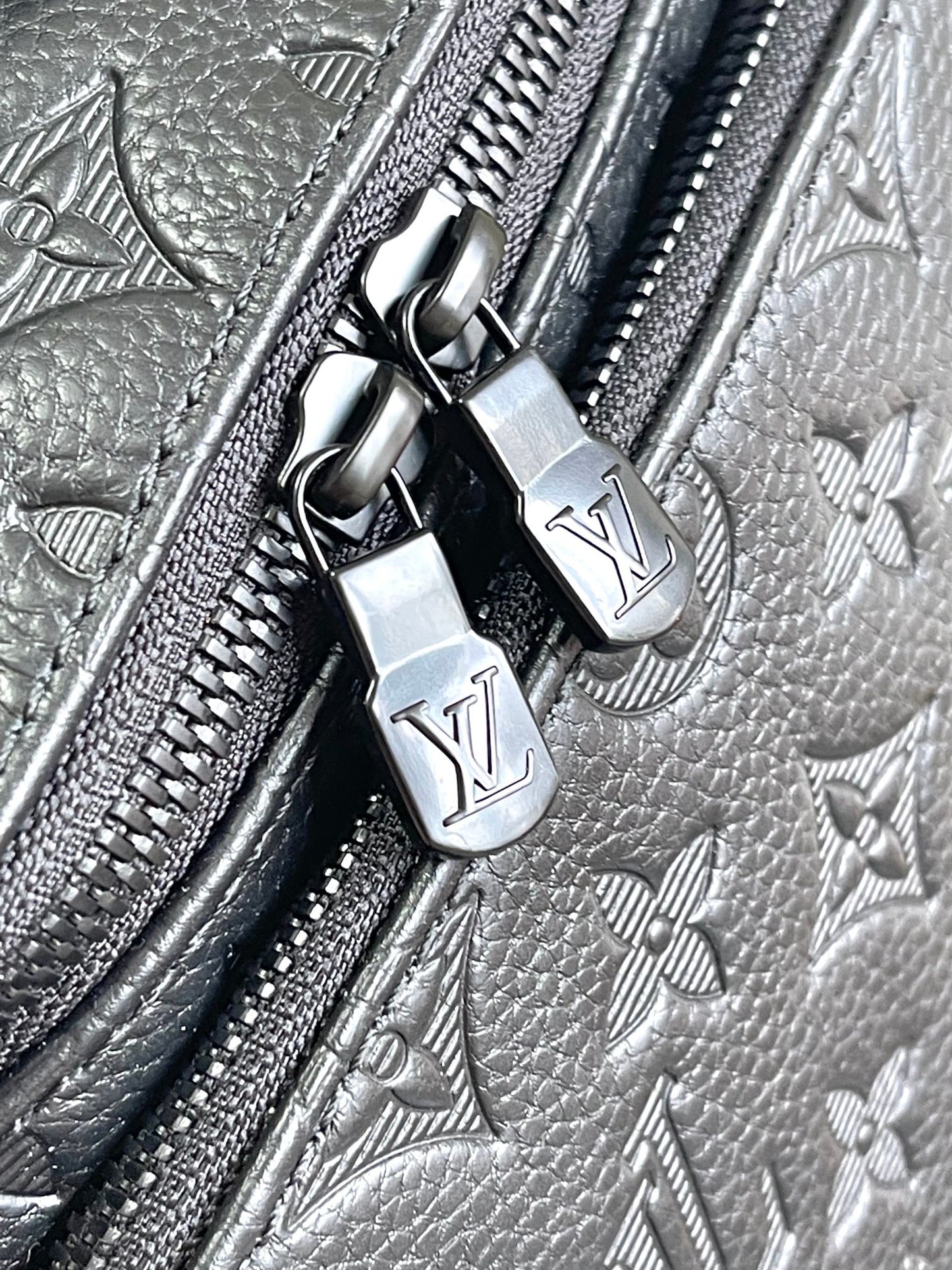 Louis Vuitton Discovery Bumbag PM Monogram Shadow Leather - Black