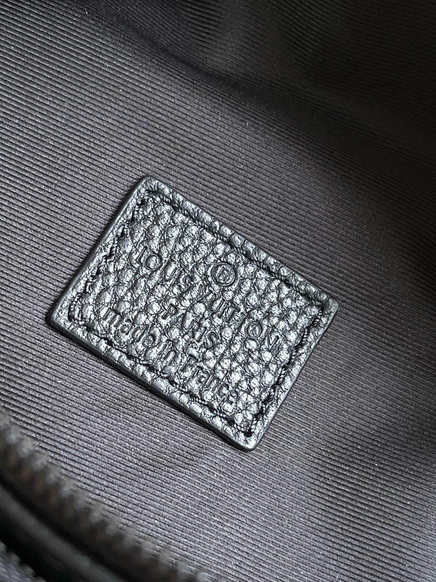 Louis Vuitton Discovery Bumbag PM Monogram Shadow Leather - Black