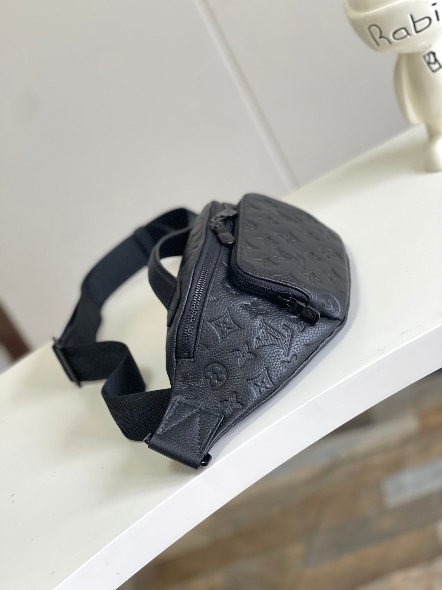 Louis Vuitton Discovery Bumbag PM Monogram Shadow Leather - Black