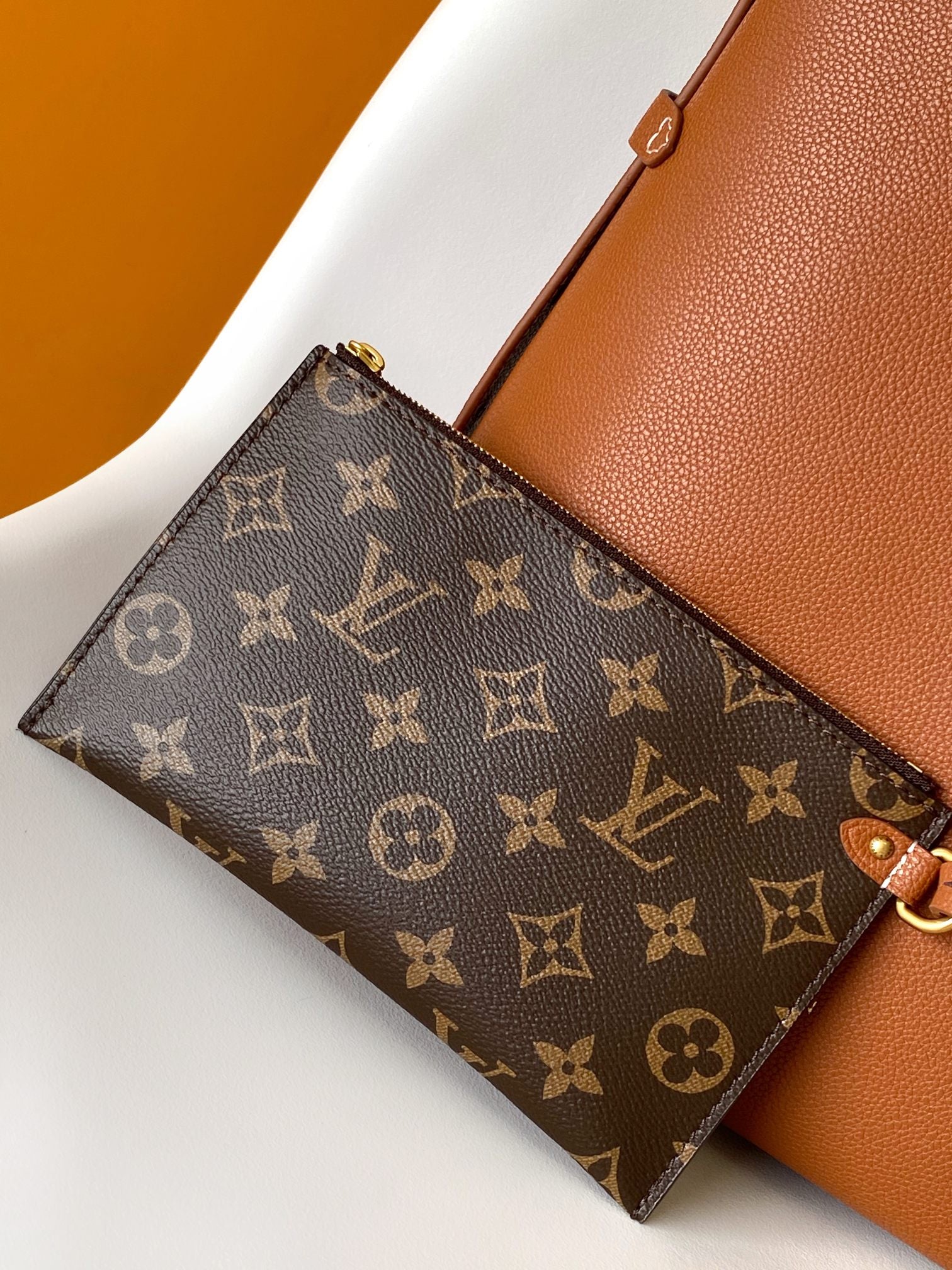 Saint Laurent Le 5 à 7 Supple Large Brown Grained Leather Shoulder Bag
