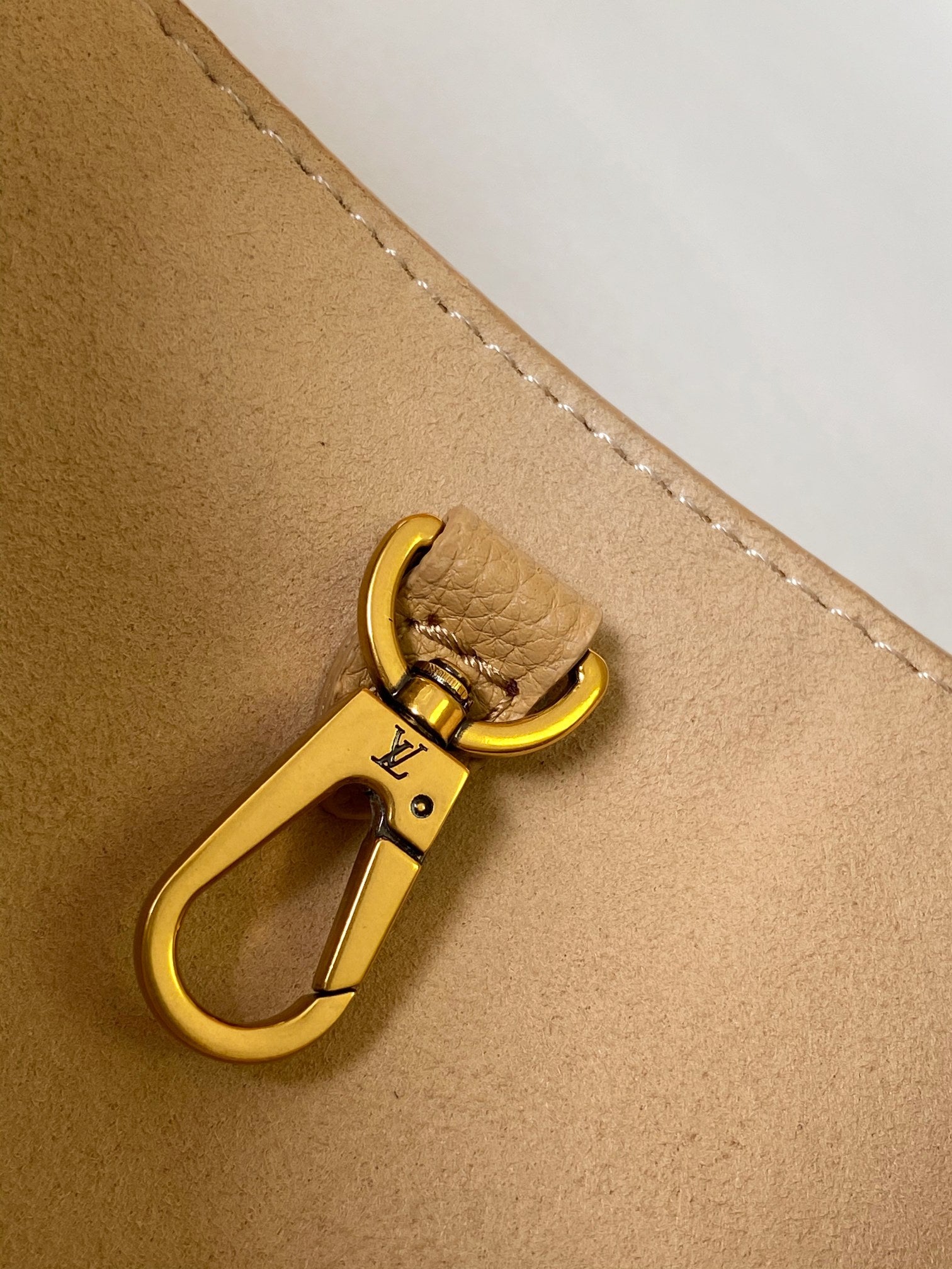 Women's Elegant Beige Leather Hobo Shoulder Bag with Gold Buckle Detail