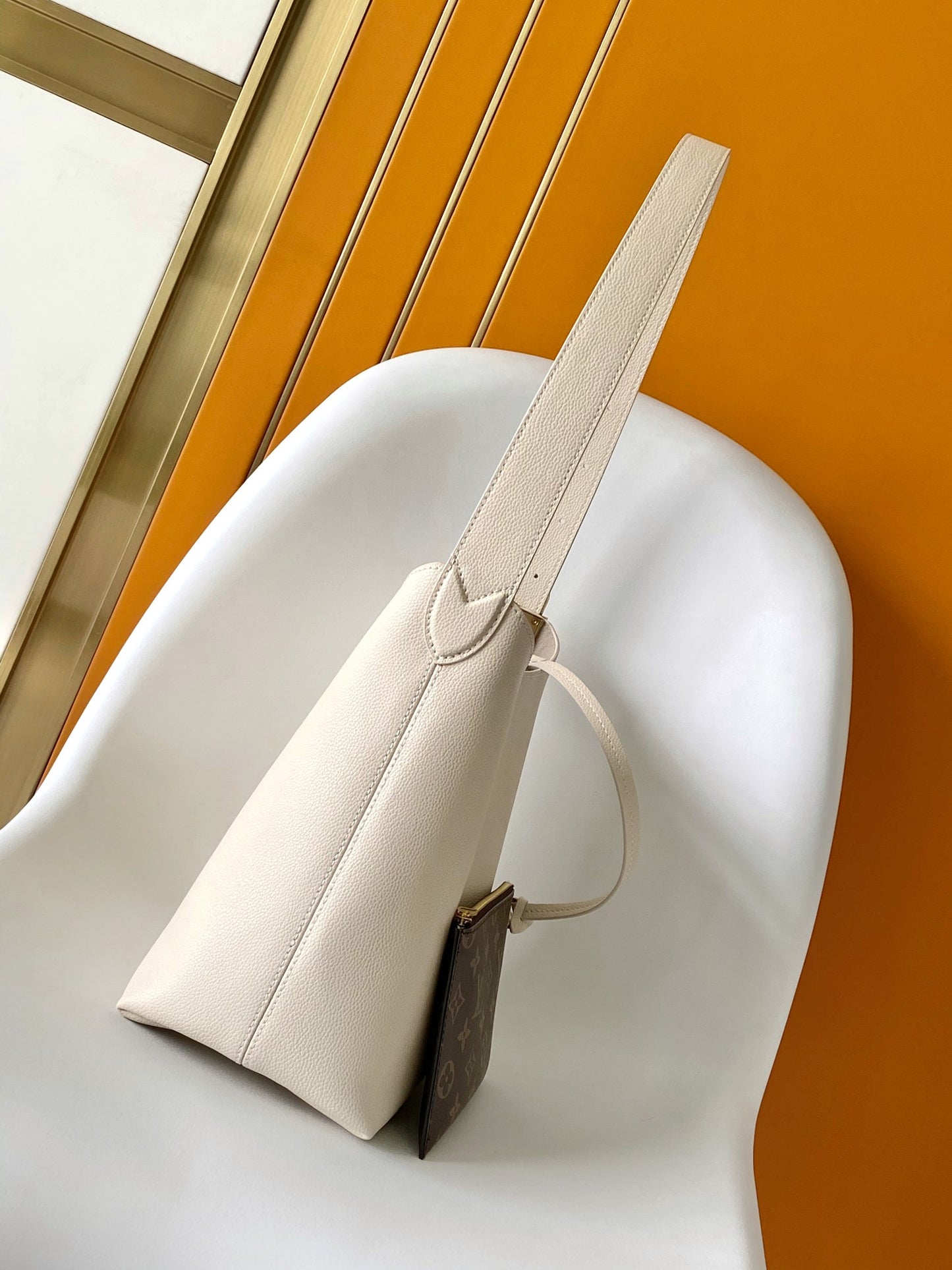 Tom Ford Grained Leather Hobo Shoulder Bag - Beige