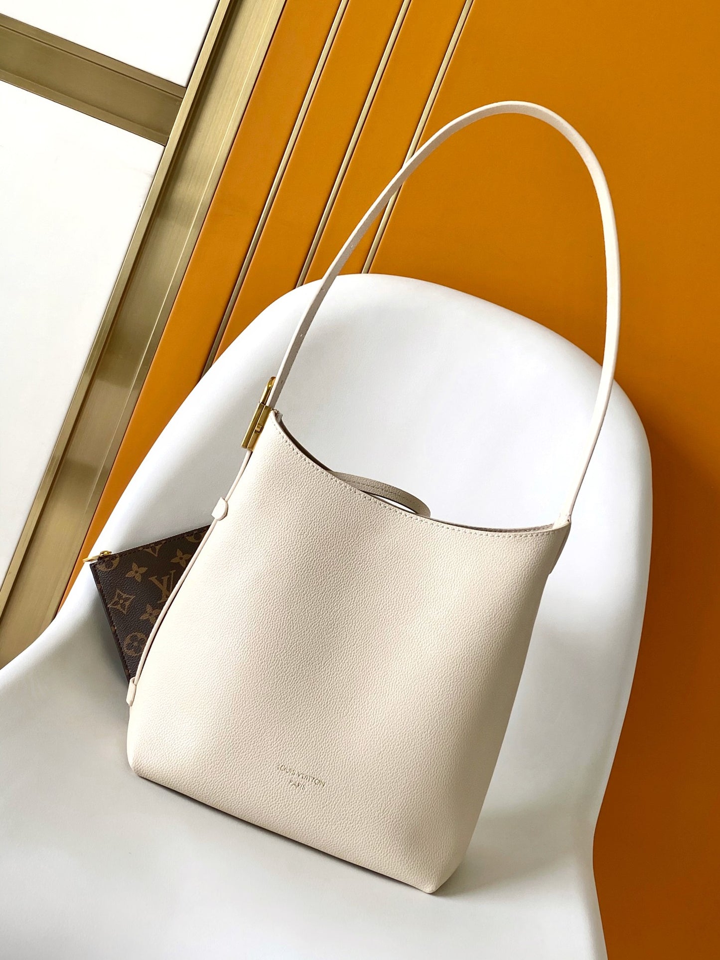 Tom Ford Grained Leather Hobo Shoulder Bag - Beige