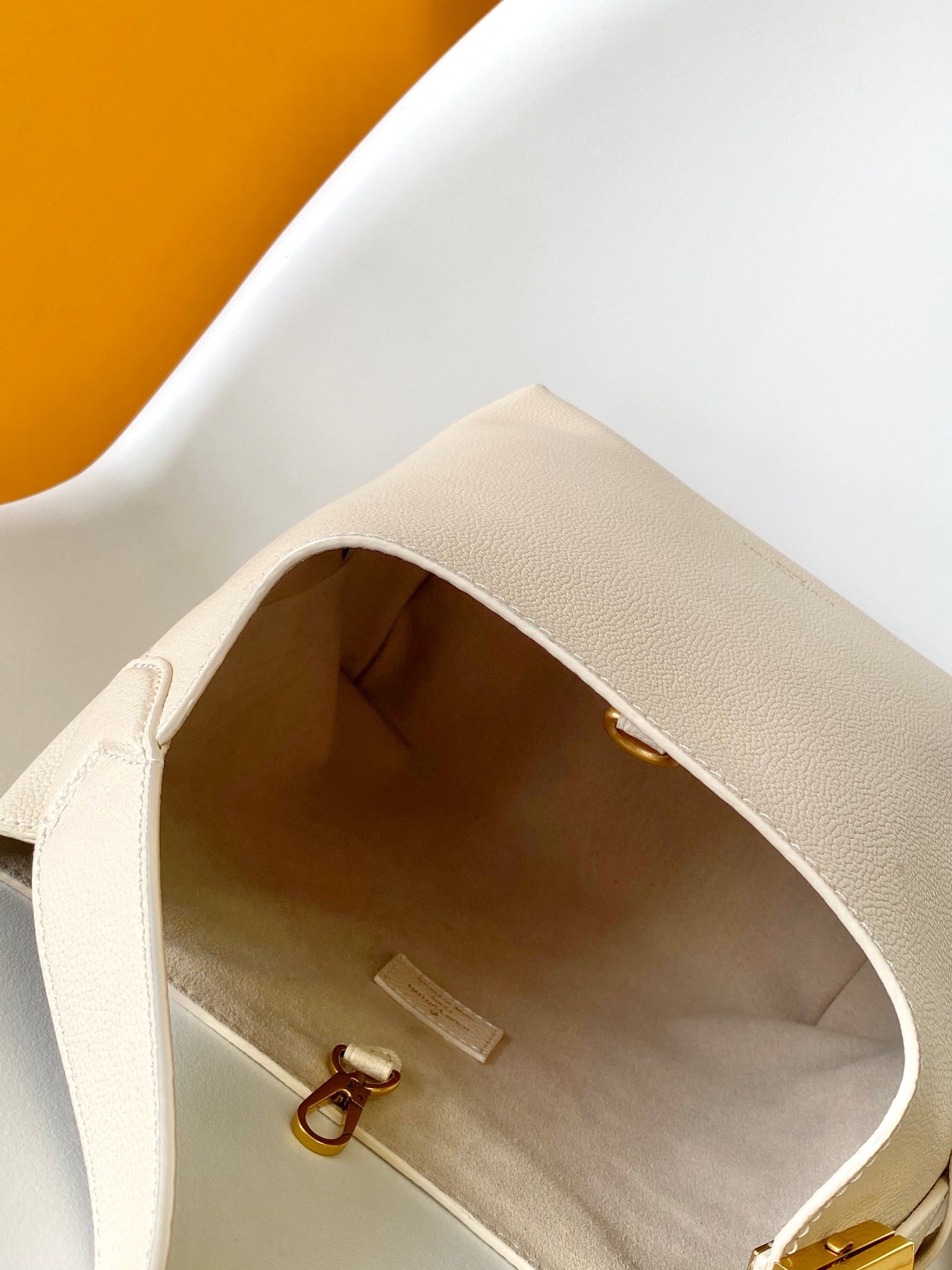 Tom Ford Grained Leather Hobo Shoulder Bag - Beige