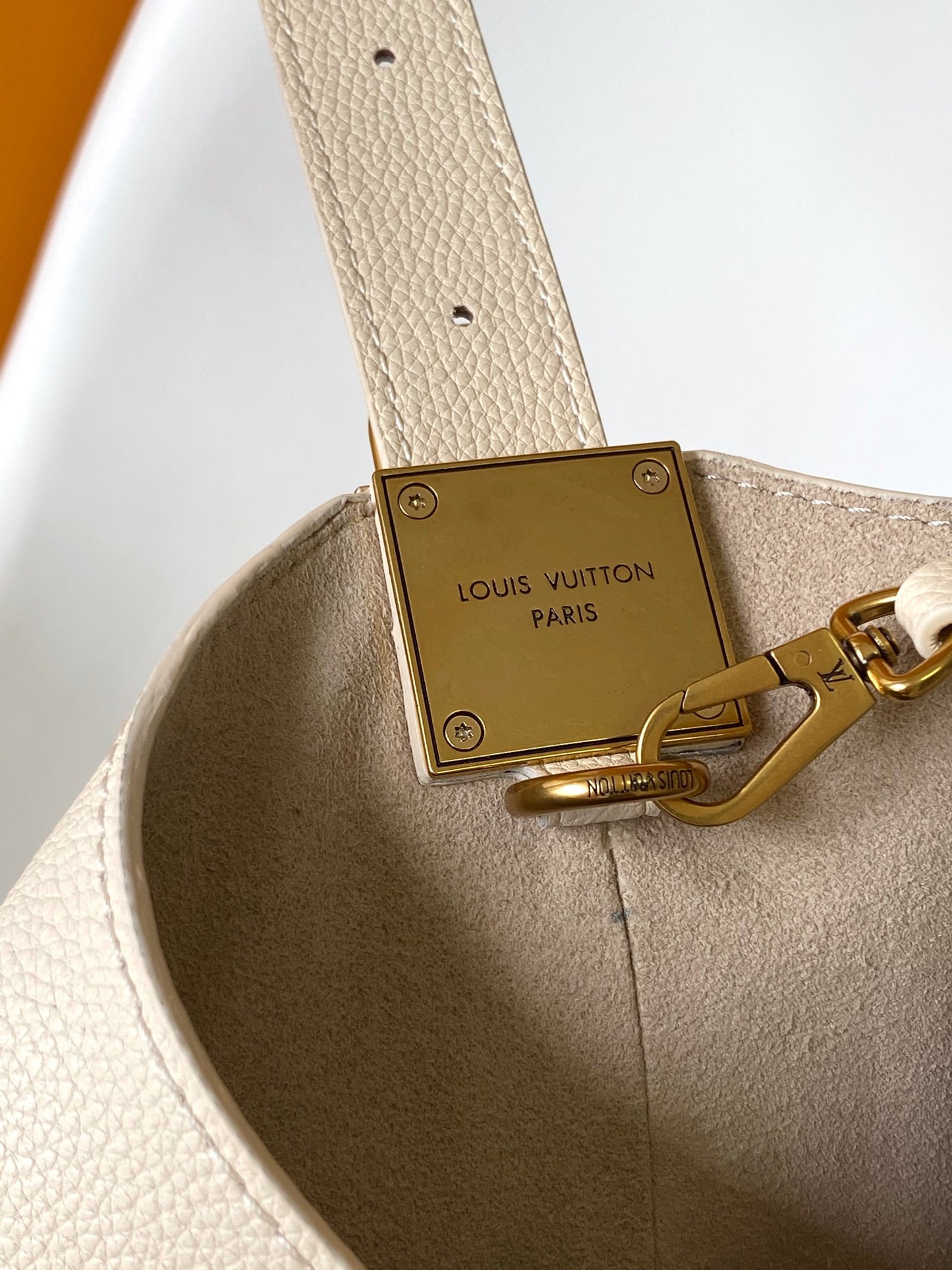 Tom Ford Grained Leather Hobo Shoulder Bag - Beige