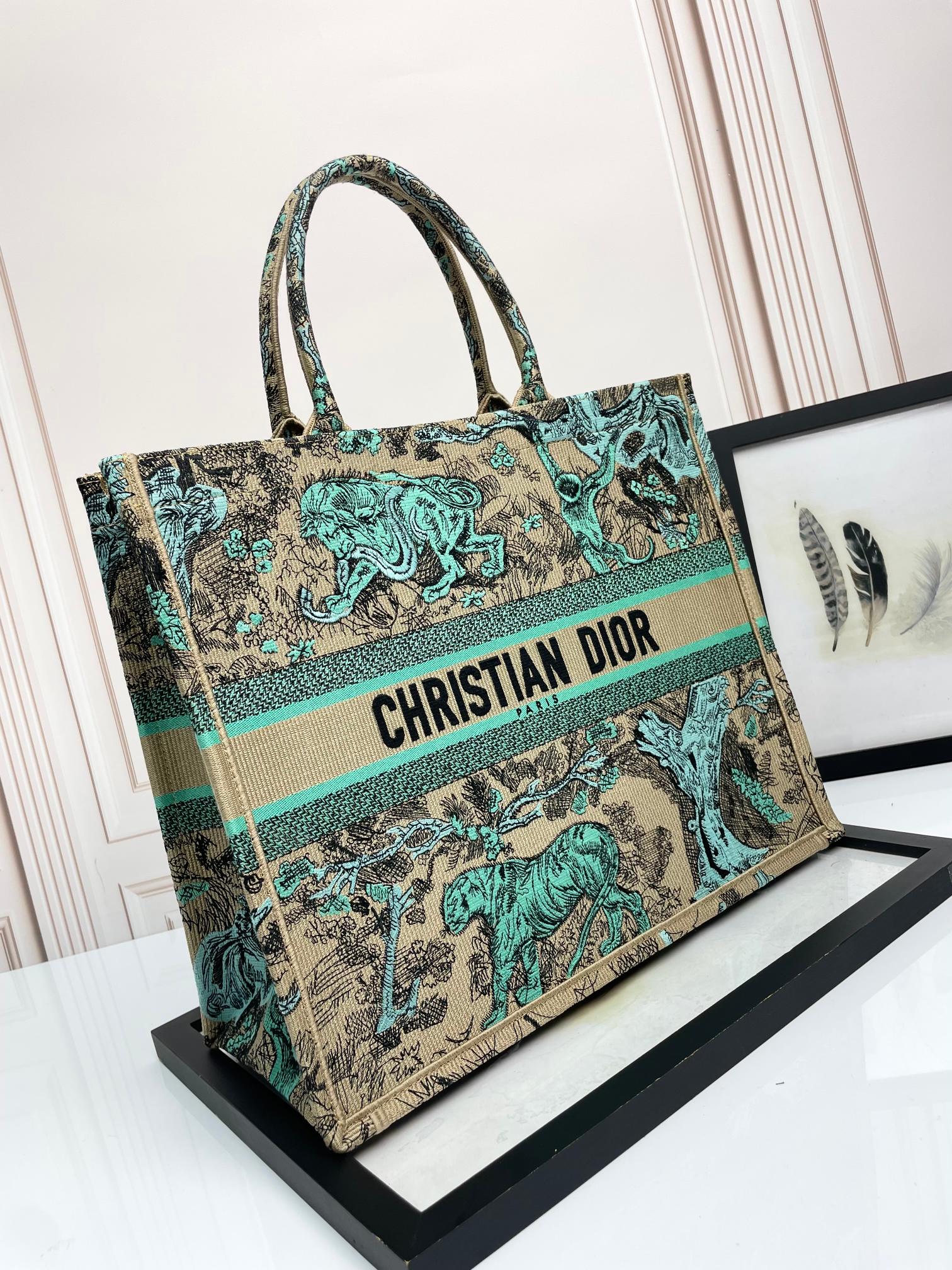Christian Dior Book Tote - Toile de Jouy Animals Canvas Bag - Beige &amp; Green