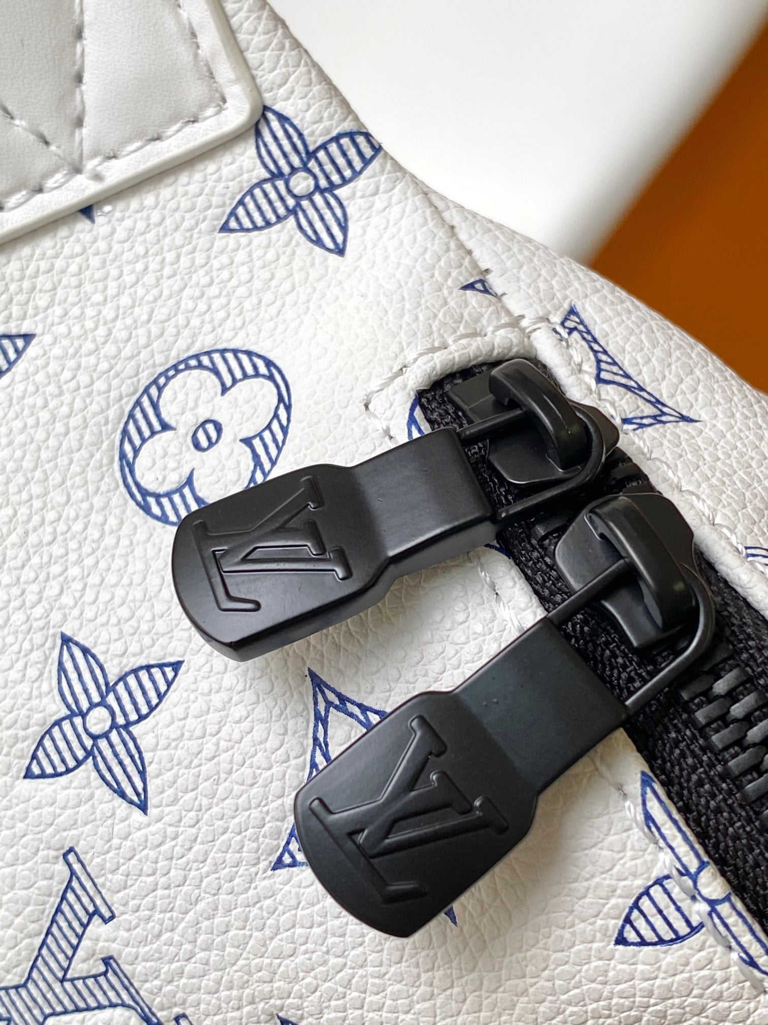 Louis Vuitton Discovery Bumbag Monogram Antartica White Belt Bag
