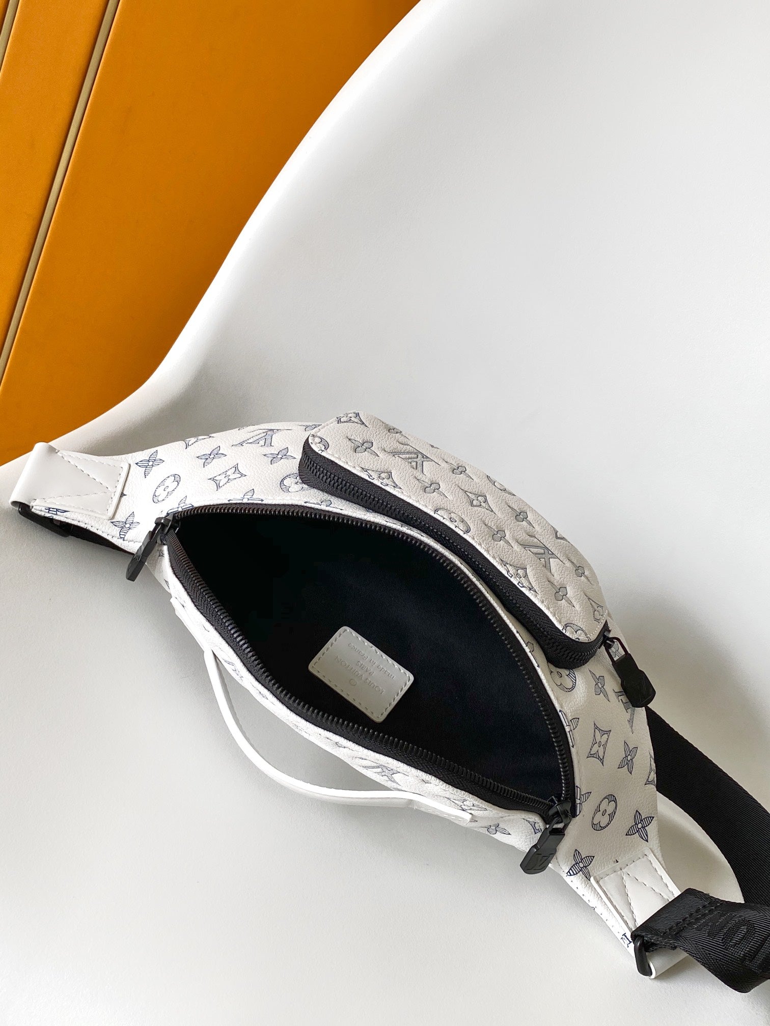 Louis Vuitton Discovery Bumbag Monogram Antartica White Belt Bag