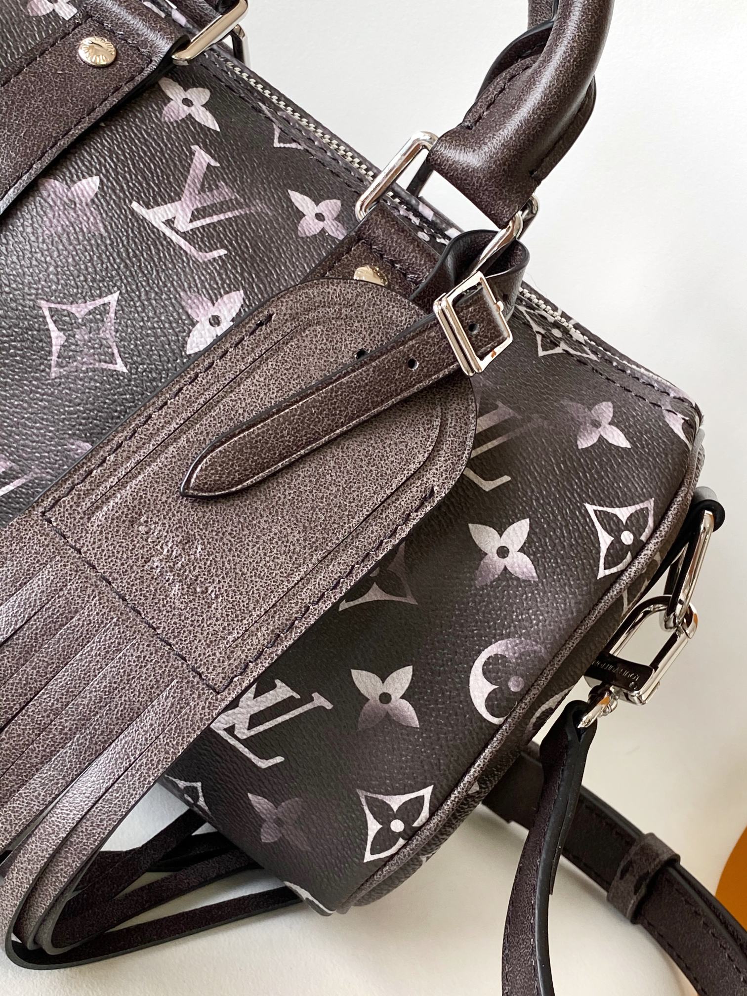 Louis Vuitton Keepall Bandoulière 25 Monogram Eclipse Canvas Black