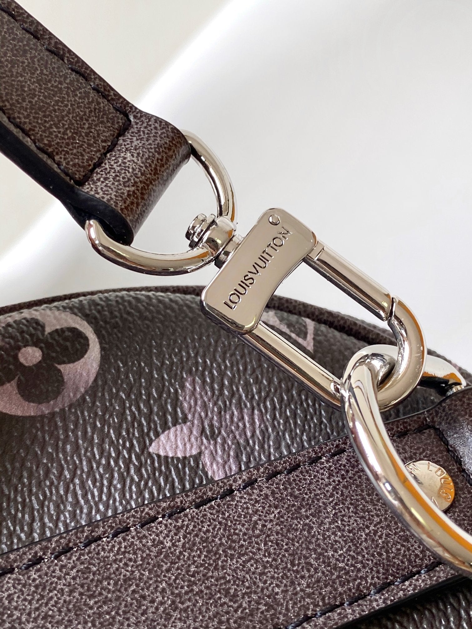 Louis Vuitton Keepall Bandoulière 25 Monogram Eclipse Canvas Black
