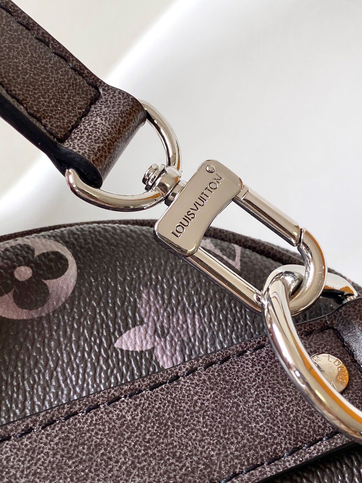 Louis Vuitton Keepall Bandoulière 25 Monogram Eclipse Canvas Black