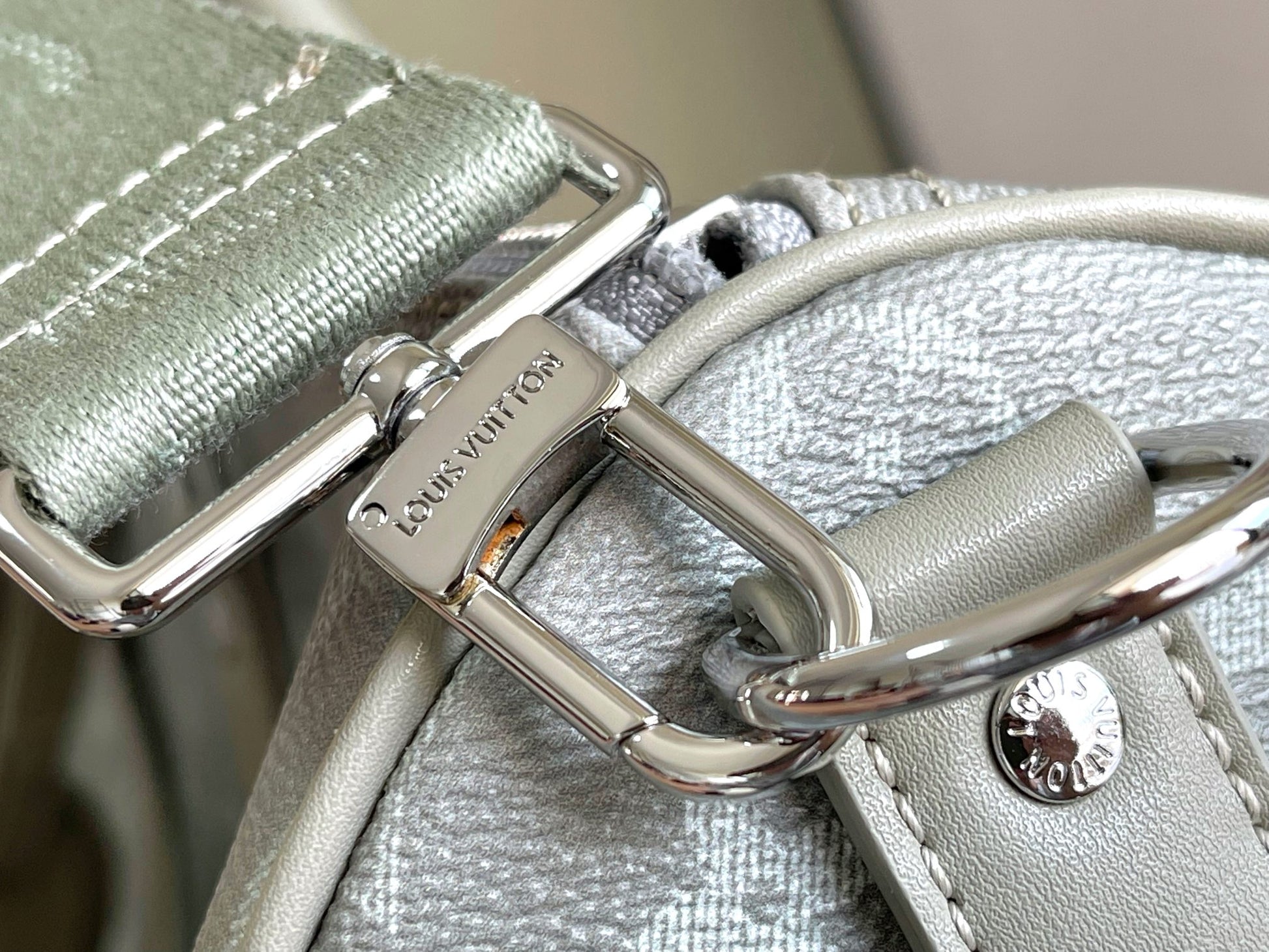 Louis Vuitton Keepall Bandoulière 50 Monogram Gradient Duffle Bag - Grey/Black