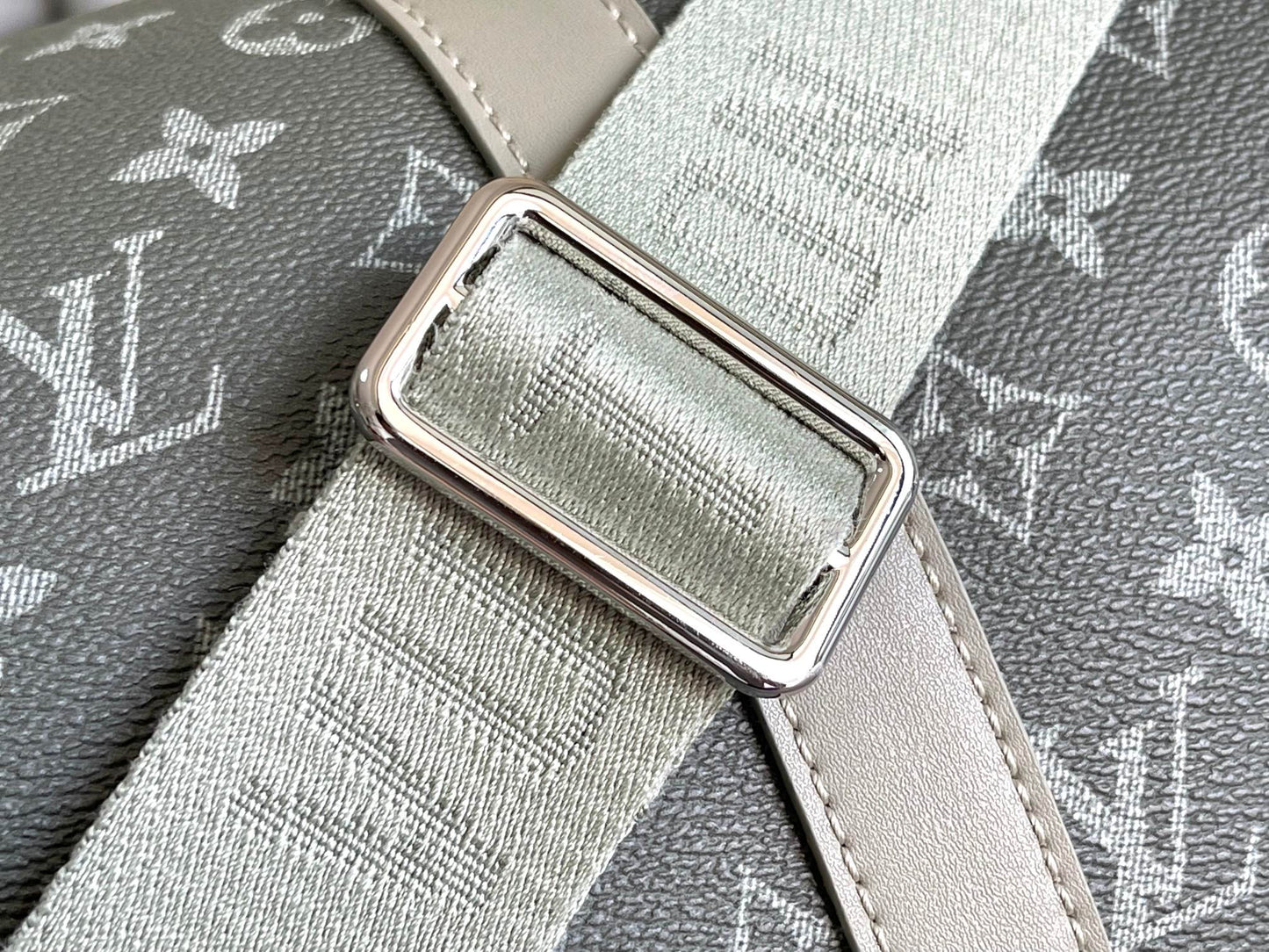 Louis Vuitton Keepall Bandoulière 50 Monogram Gradient Duffle Bag - Grey/Black