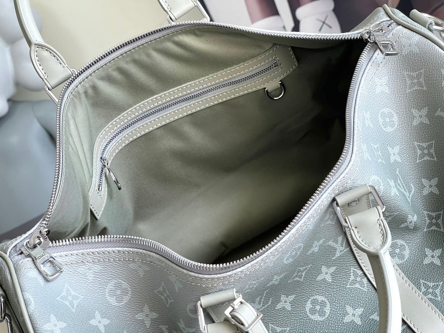 Louis Vuitton Keepall Bandoulière 50 Monogram Gradient Duffle Bag - Grey/Black