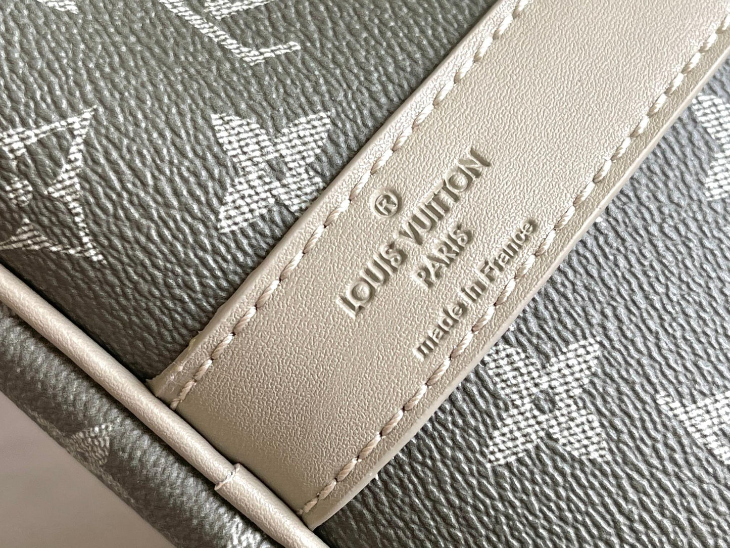 Louis Vuitton Keepall Bandoulière 50 Monogram Gradient Duffle Bag - Grey/Black