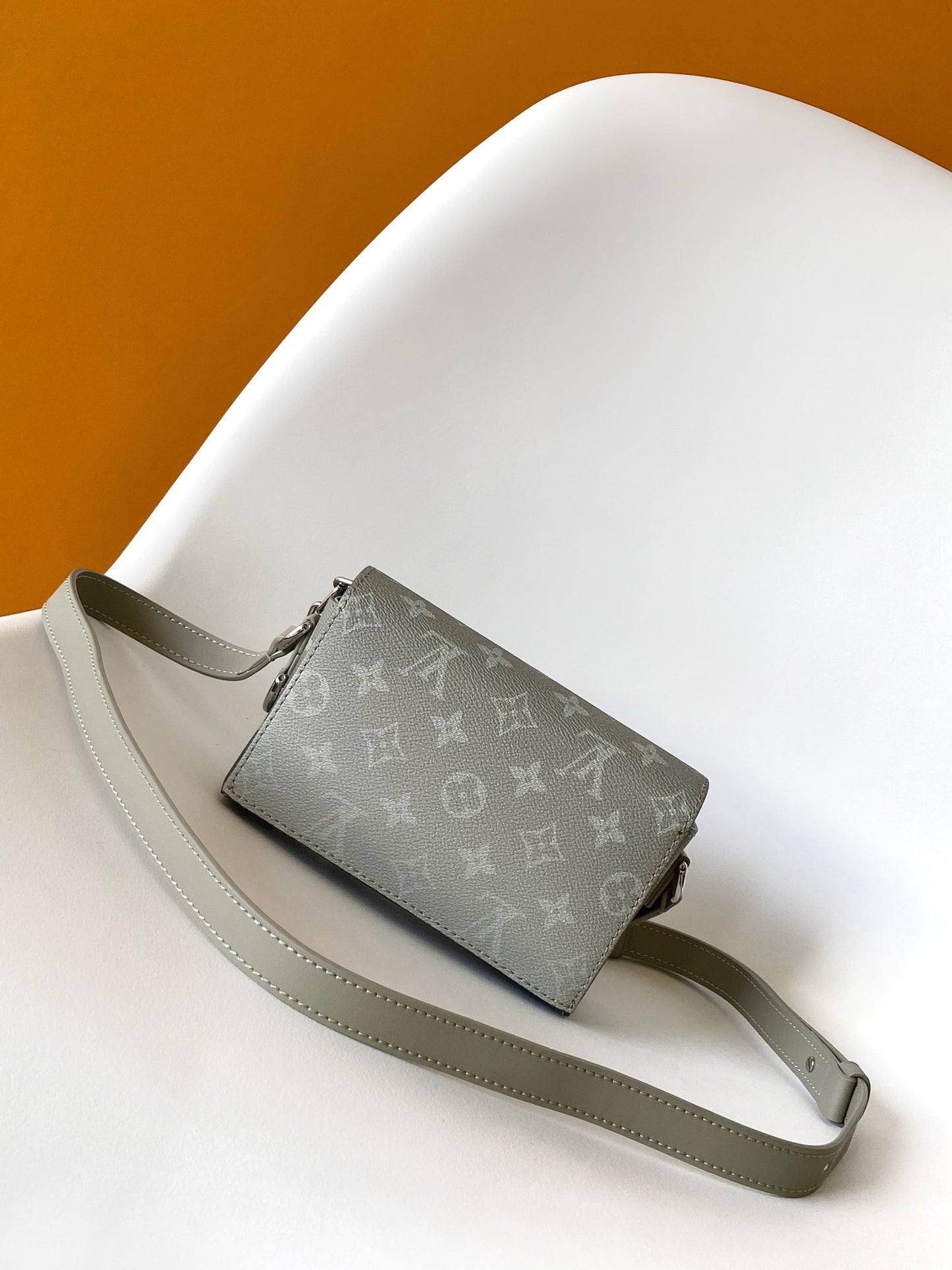 Louis Vuitton Monogram Gradient Steamer Wearable Wallet - Grey/Black