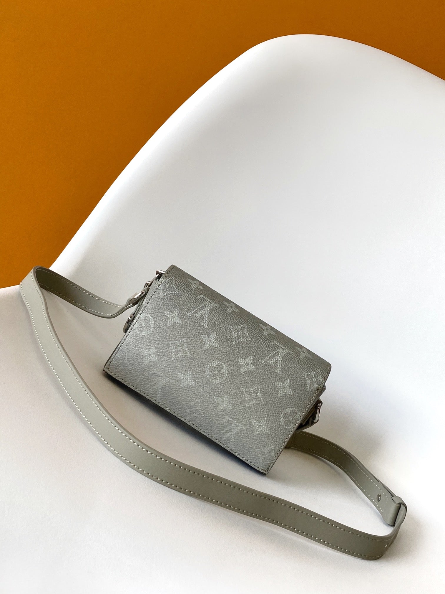 Louis Vuitton Monogram Gradient Steamer Wearable Wallet - Grey/Black