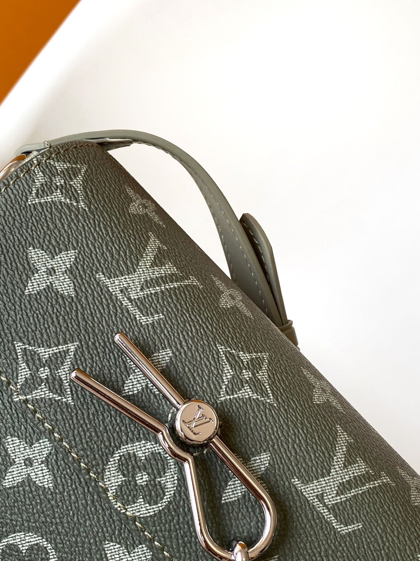 Louis Vuitton Monogram Gradient Steamer Wearable Wallet - Grey/Black