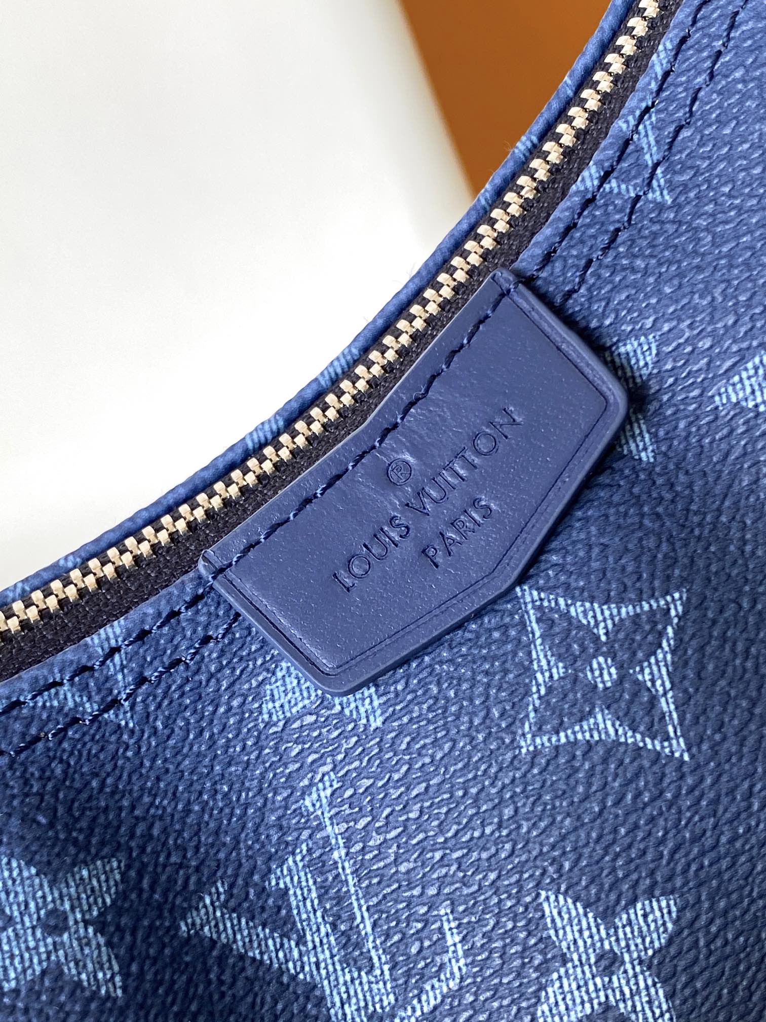 Louis Vuitton Monogram Gradient Cruiser Bumbag Navy Blue Leather Crossbody Bag