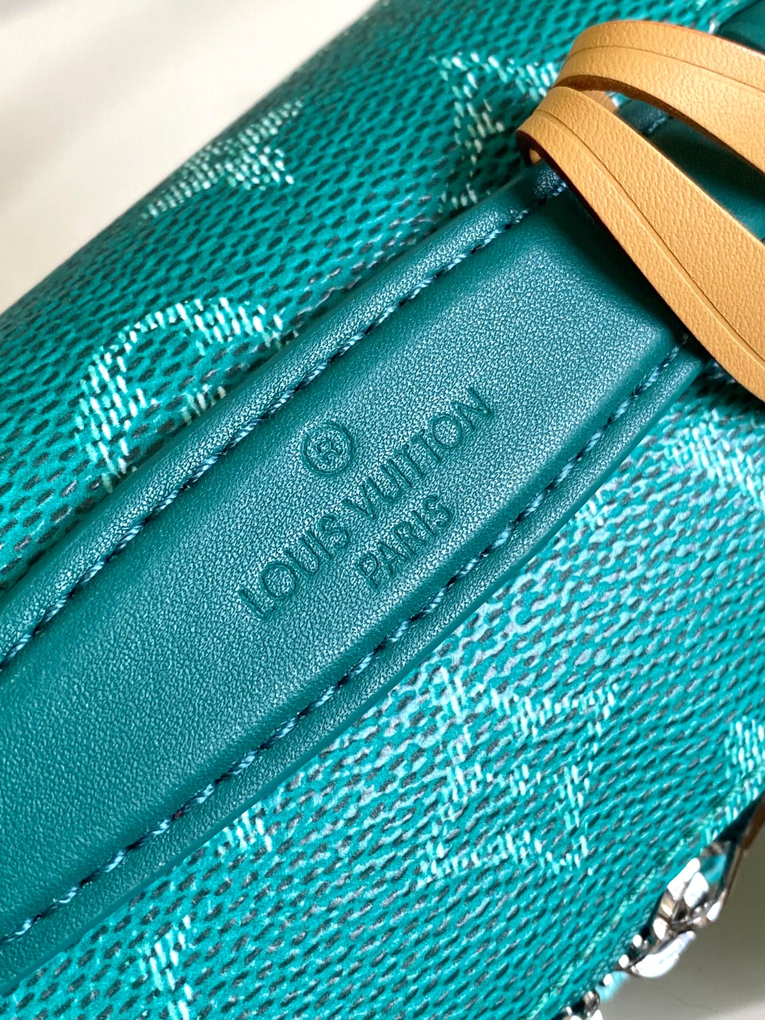 Louis Vuitton Discovery Bumbag Monogram Heritage Green