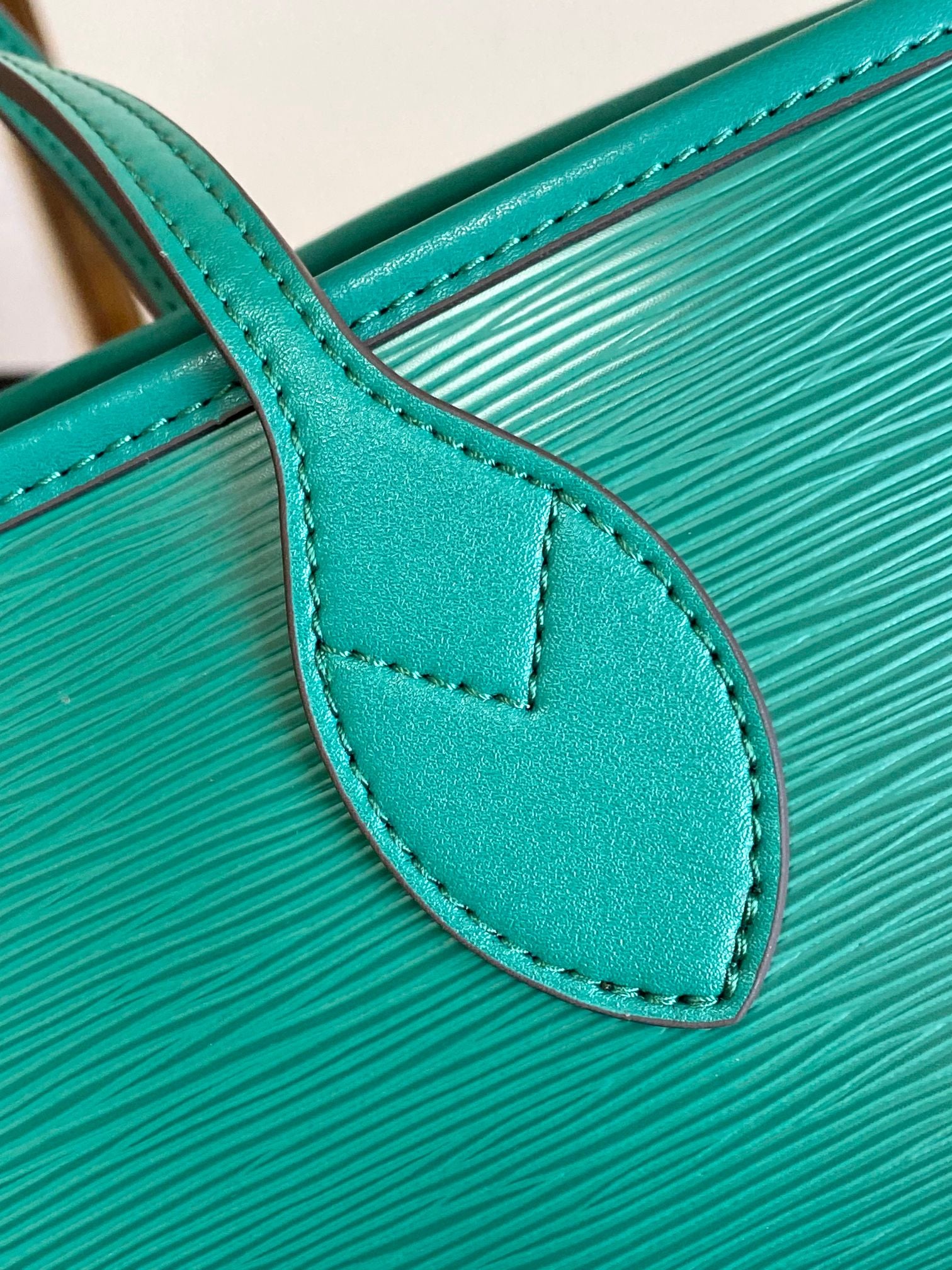 Emerald Green Textured Leather Tote Bag - Large Capacity Elegant Shoulder Handbag with Side Laces