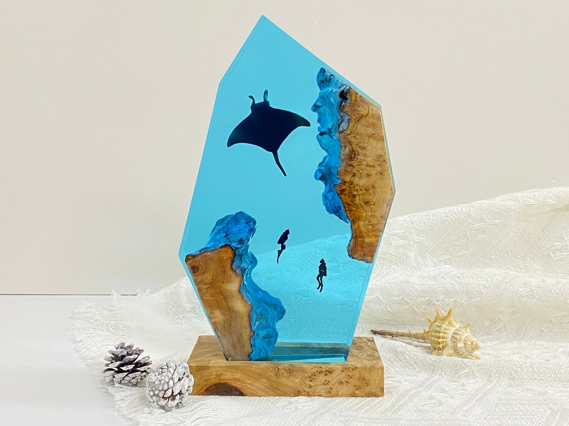 Handmade Manta Ray and Diver Resin Lamp, Personalized Engraved Ocean Night Light, Scuba Diver Gift, Unique Home Decor, Christmas Gift