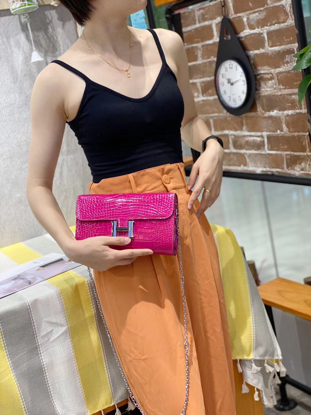 Pink Faux Leather Ostrich Pattern Crossbody Bag - Stylish Clutch with Silver Hardware