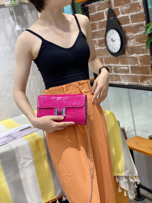 Pink Faux Leather Ostrich Pattern Crossbody Bag - Stylish Clutch with Silver Hardware