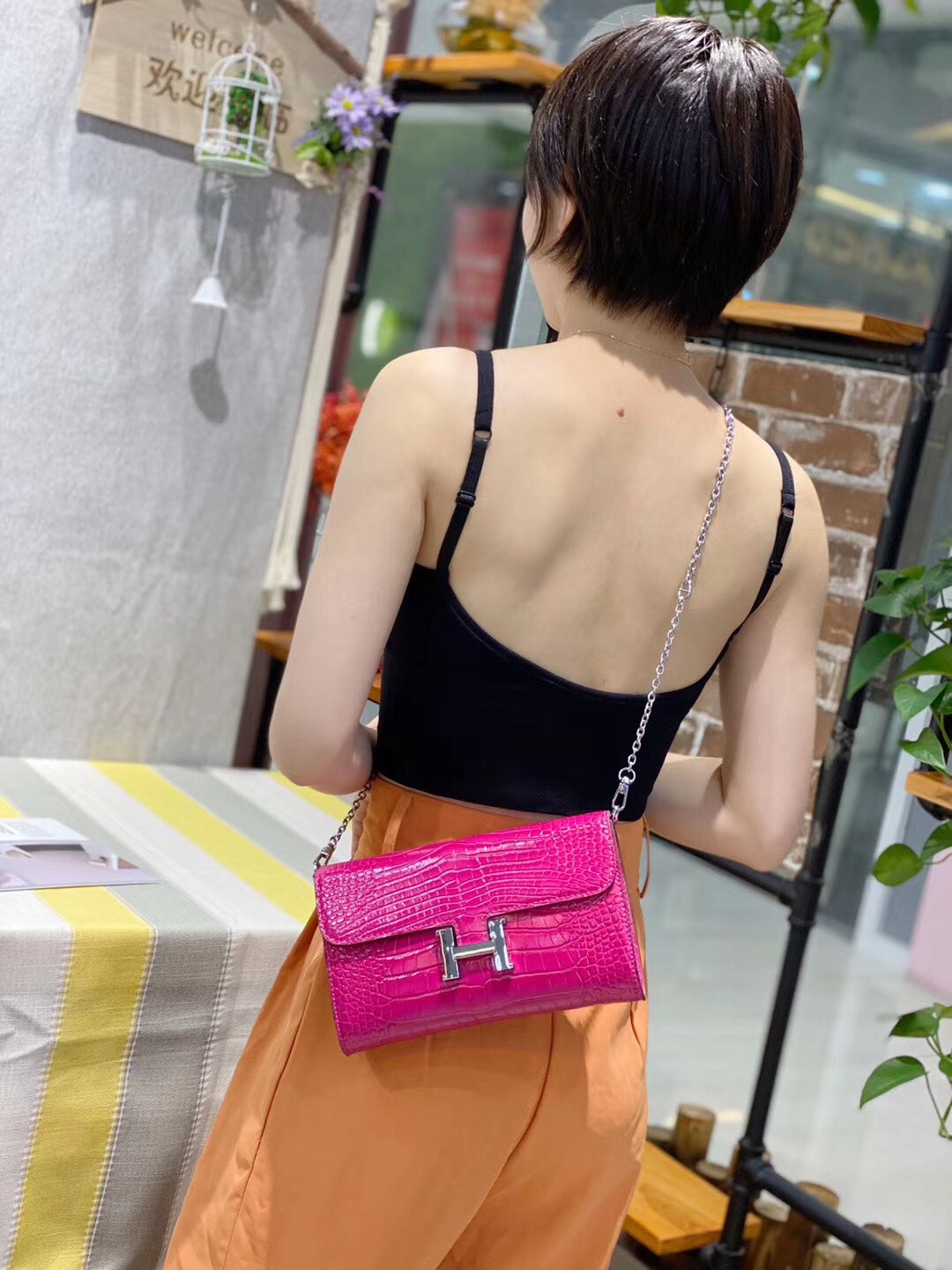 Pink Faux Leather Ostrich Pattern Crossbody Bag - Stylish Clutch with Silver Hardware