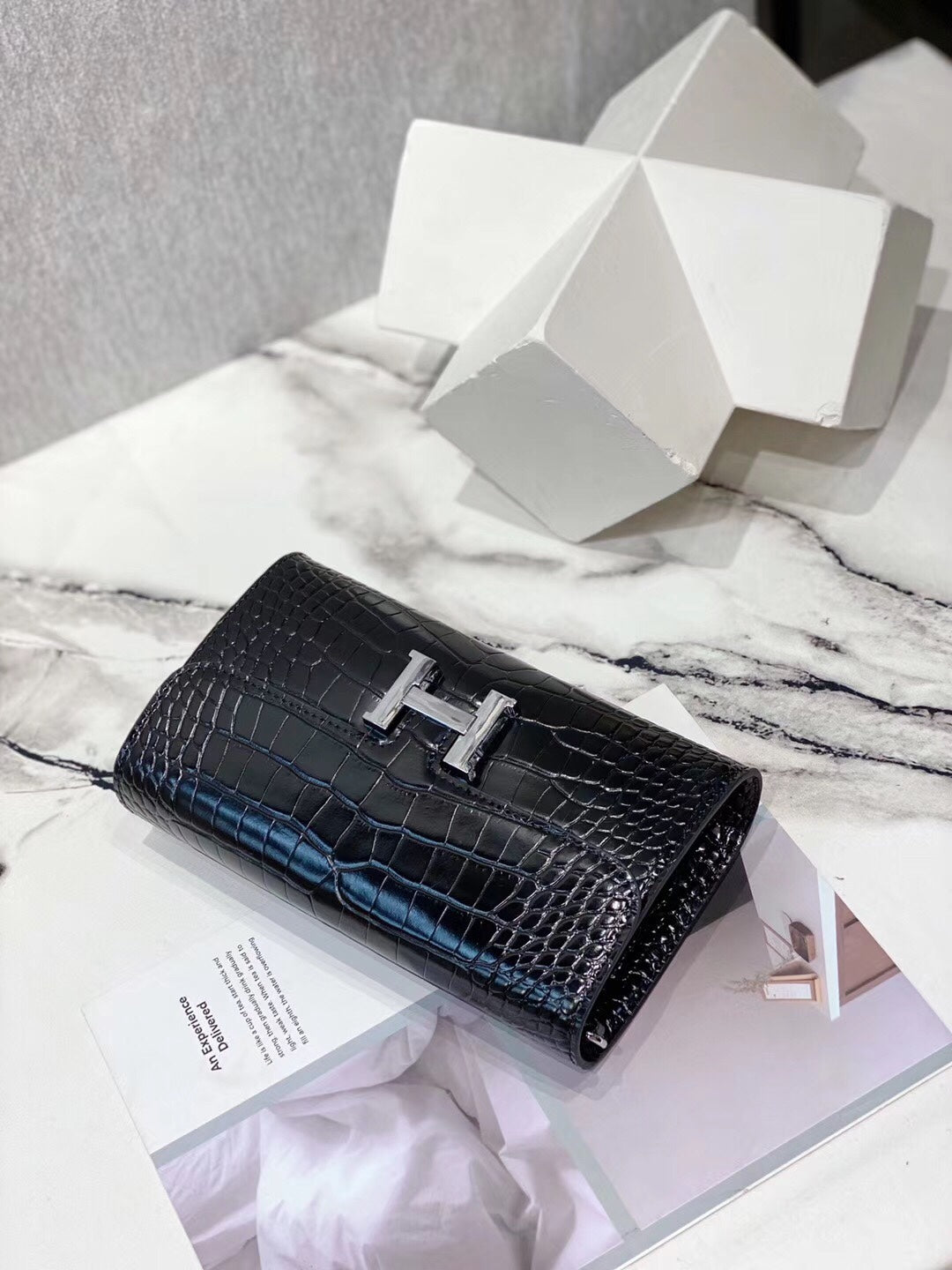 Luxury Black Crocodile-Embossed Leather Wallet with Silver H Buckle