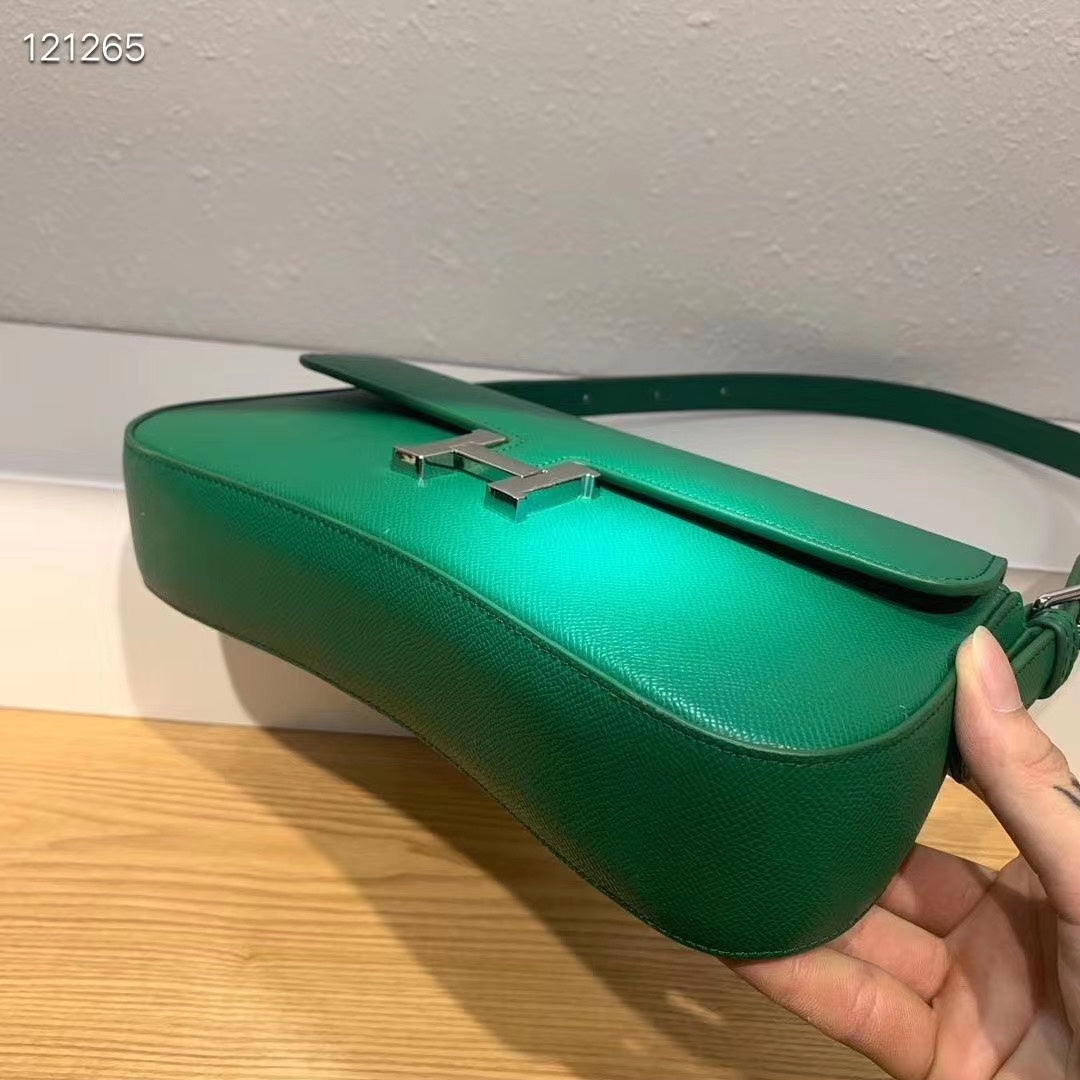 Luxury Green Leather Shoulder Bag with Iconic H Buckle - Elegant Women's Flap Handbag