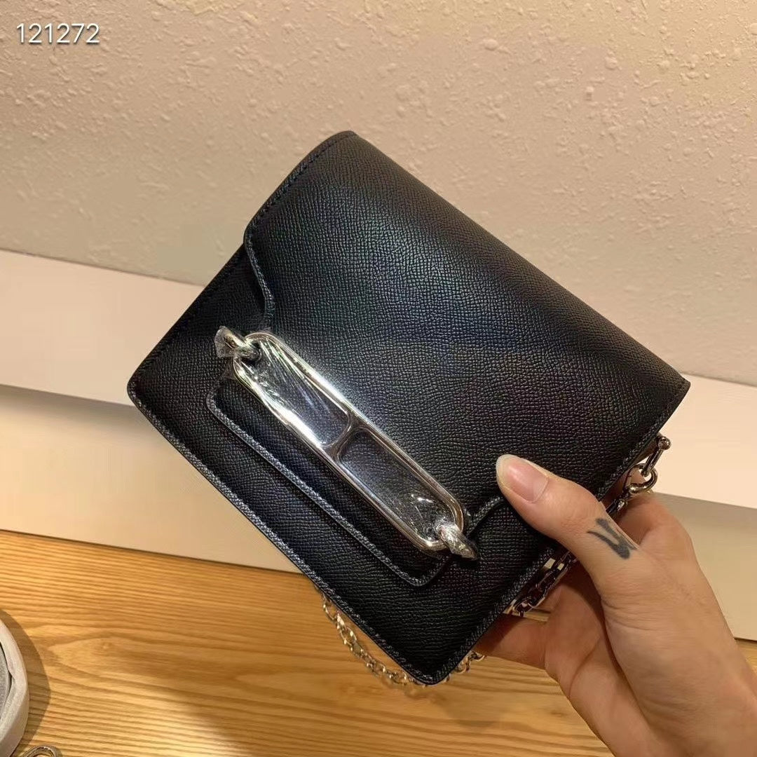 Elegant Black Shoulder Bag with Silver-Tone Chain Strap and Decorative Front Clasp