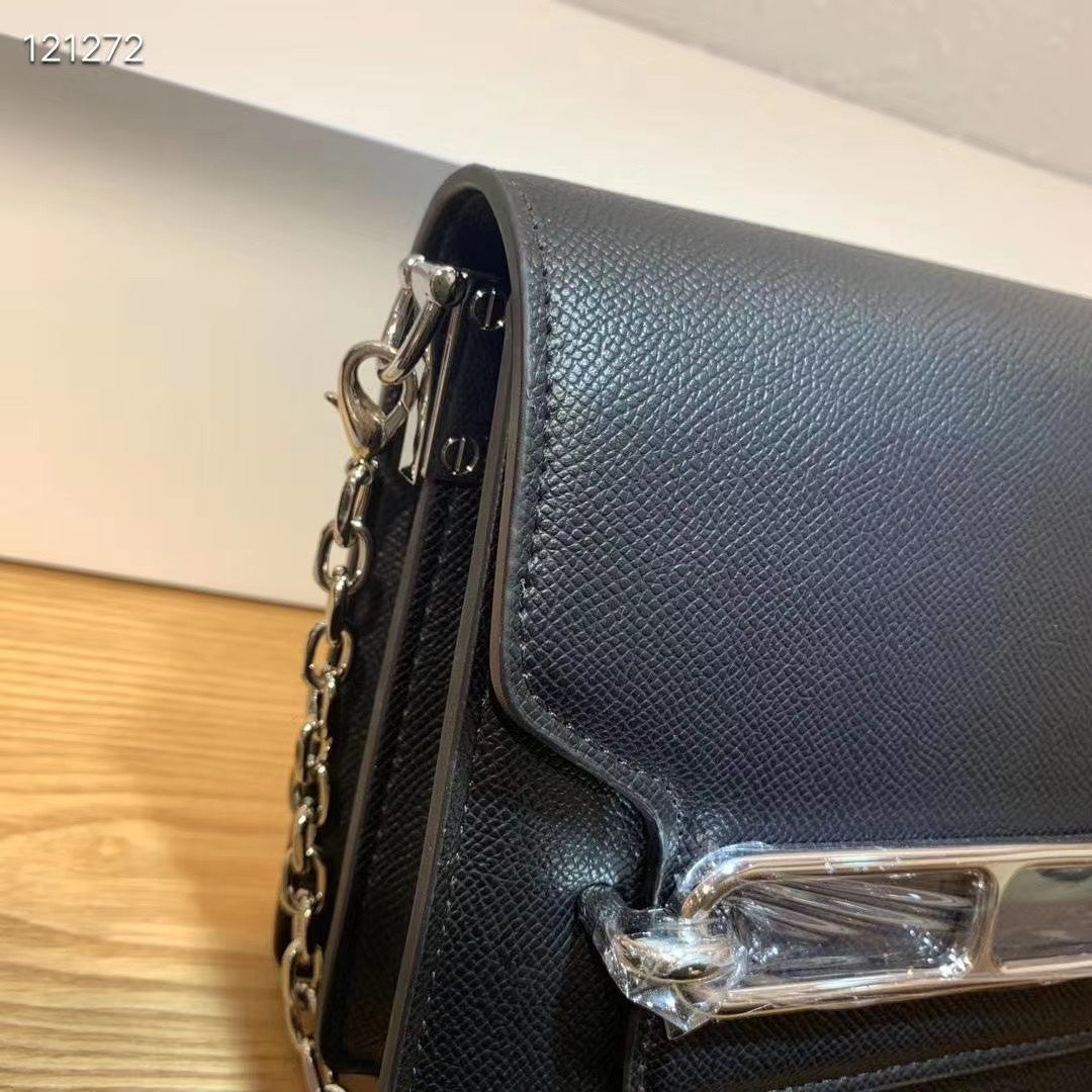 Elegant Black Shoulder Bag with Silver-Tone Chain Strap and Decorative Front Clasp