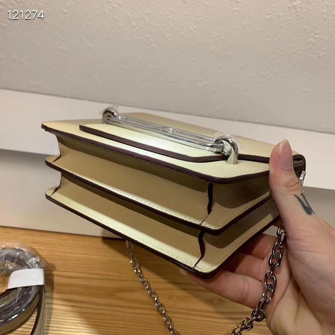 Elegant Gold Leather Crossbody Bag with Chain Strap and Silver Hardware