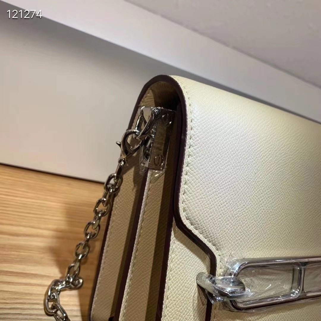 Elegant Gold Leather Crossbody Bag with Chain Strap and Silver Hardware