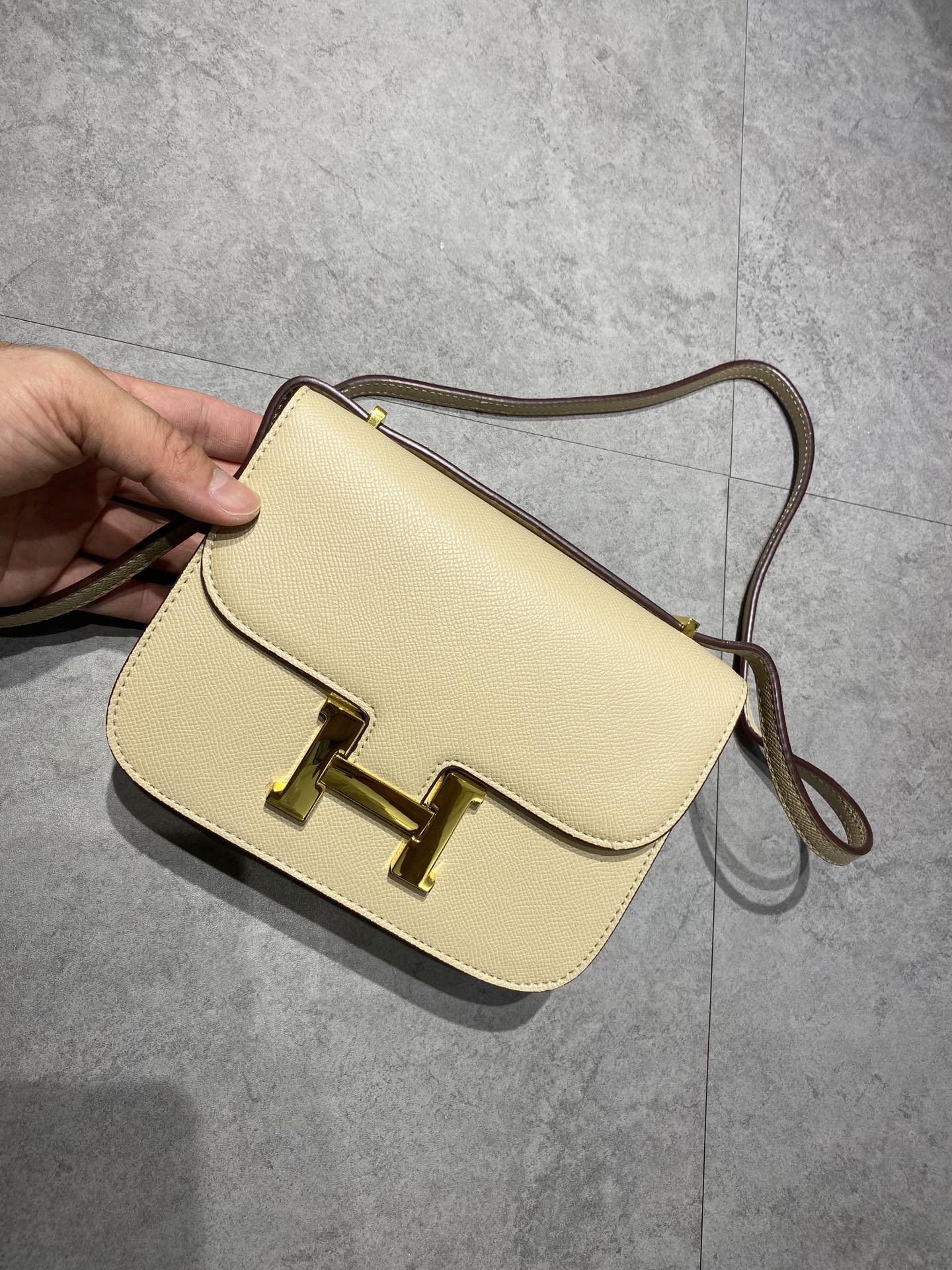 Luxury Cream Leather H-Buckle Shoulder Bag - Elegant Crossbody Handbag for Women