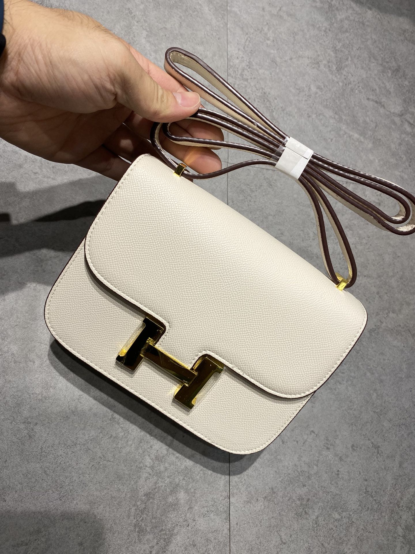 Elegant Cream Leather Crossbody Bag with Gold H Clasp