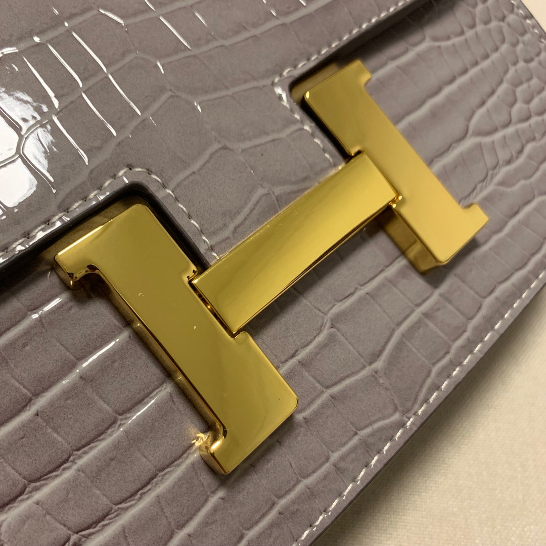 Luxury Grey Crocodile Pattern Handbag with Gold H-Clasp - Elegant Mini Crossbody Bag