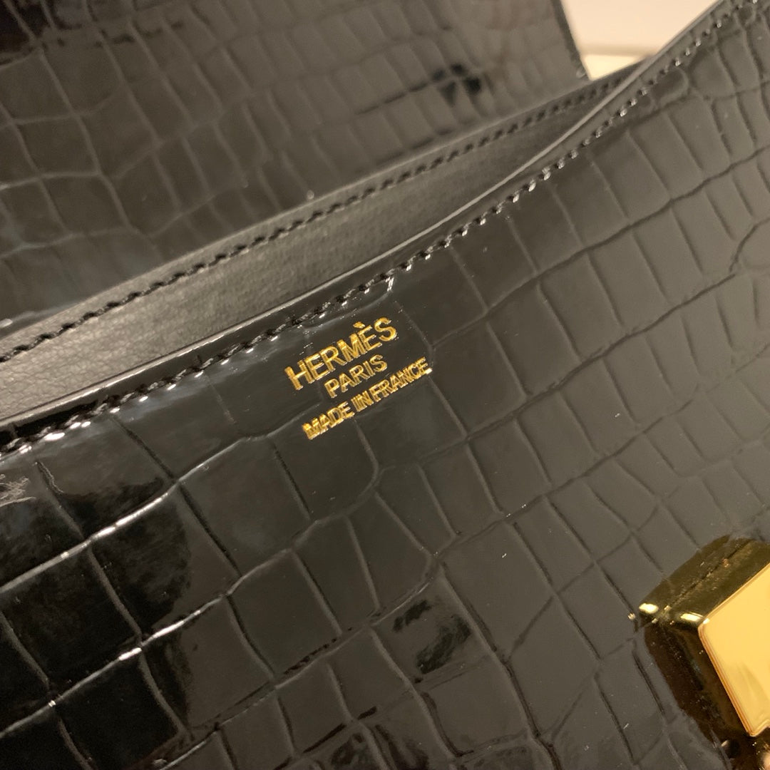 Luxury Black Crocodile Embossed Crossbody Bag with Gold H Buckle