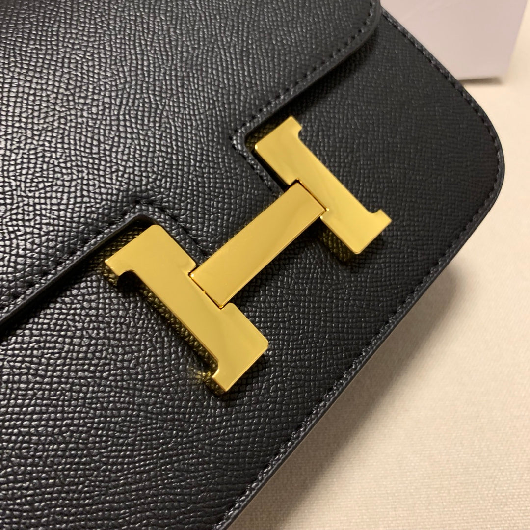 Elegant Black Leather Crossbody Bag with Gold H Clasp - Classic Mini Shoulder Bag
