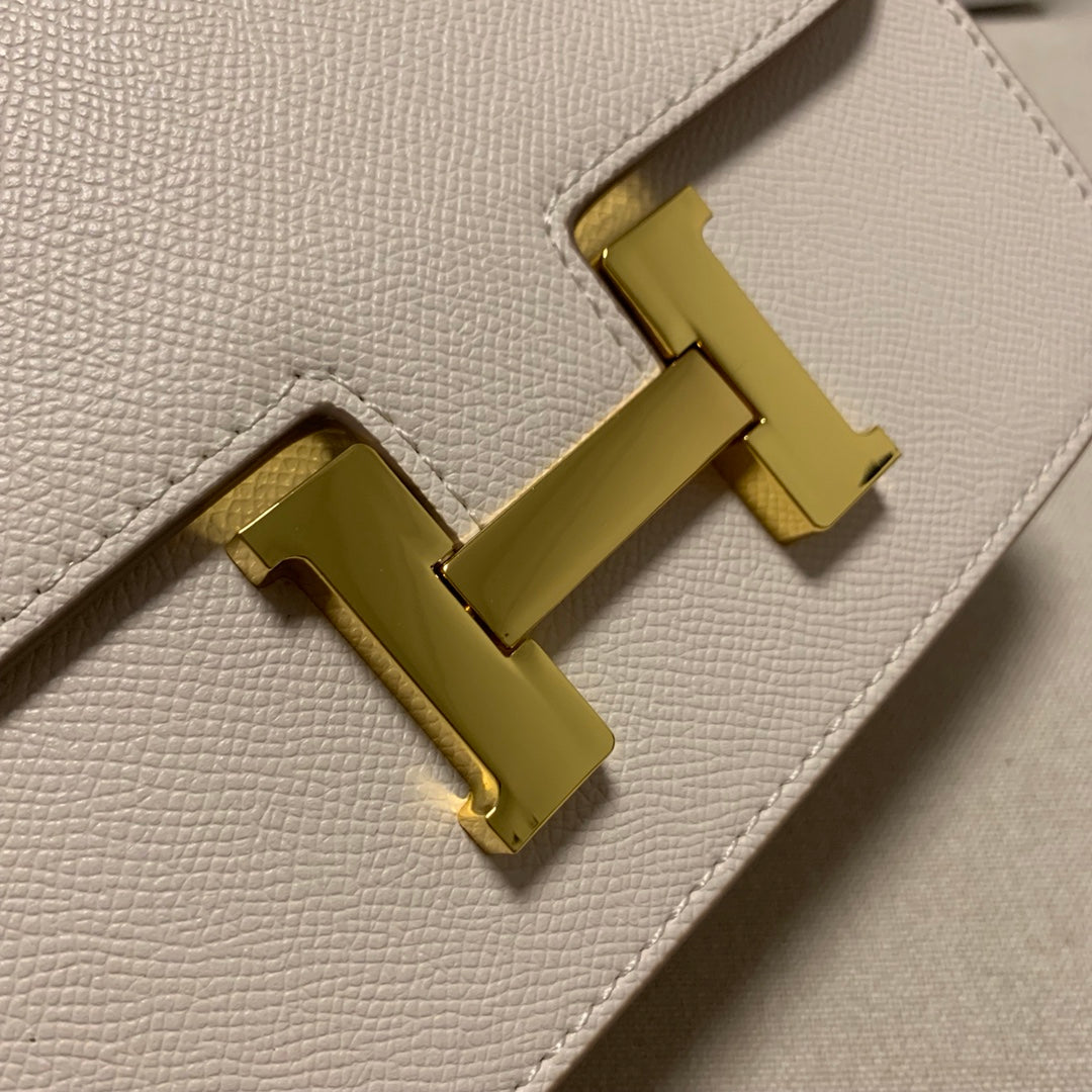 Elegant Cream Shoulder Bag with Gold H Clasp - Luxury Designer Style Crossbody