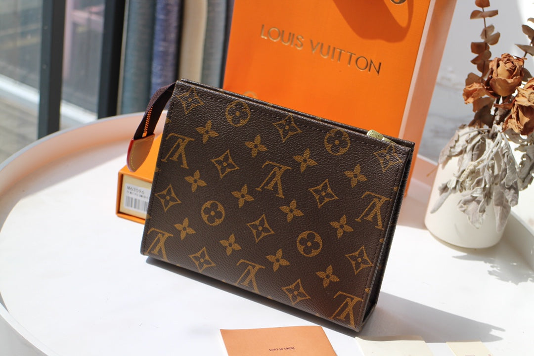 Louis Vuitton Monogram Toiletry Pouch 26 Canvas Clutch Bag