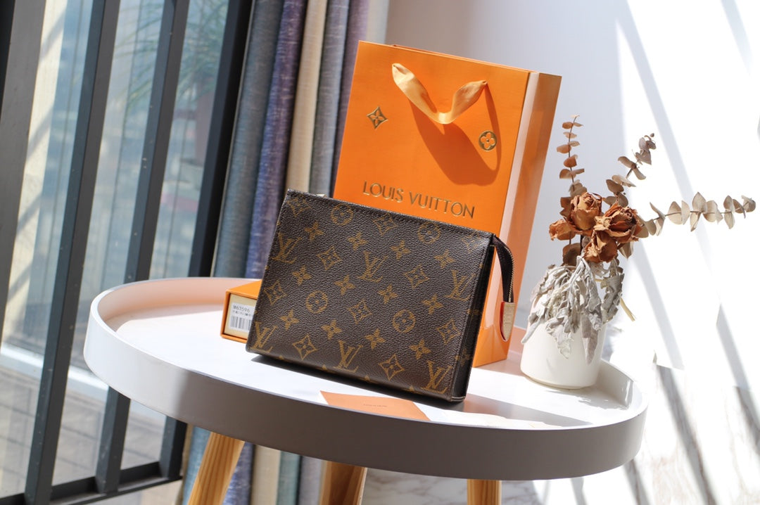 Louis Vuitton Monogram Toiletry Pouch 26 Canvas Clutch Bag