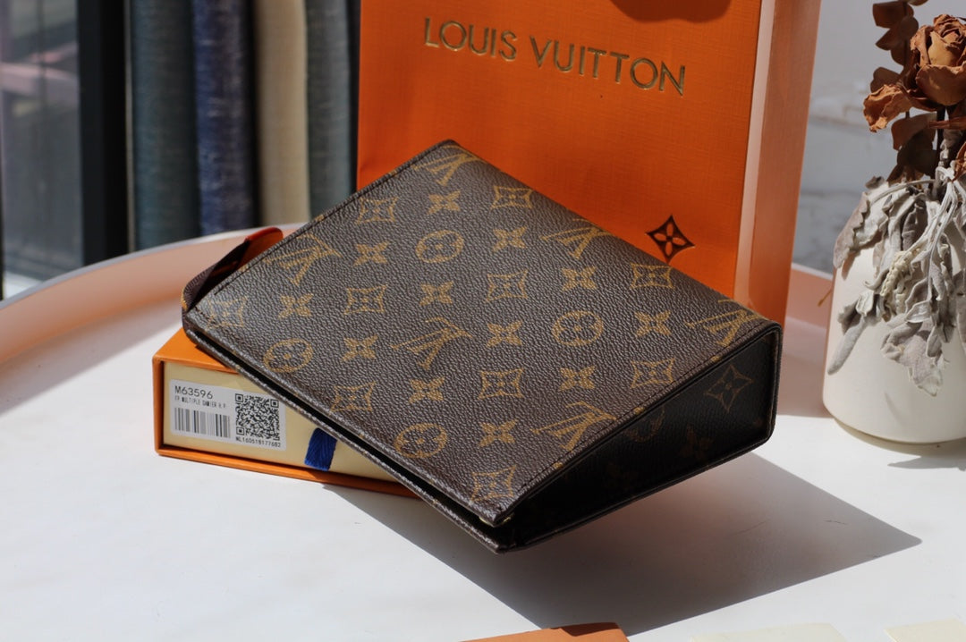 Louis Vuitton Monogram Toiletry Pouch 26 Canvas Clutch Bag