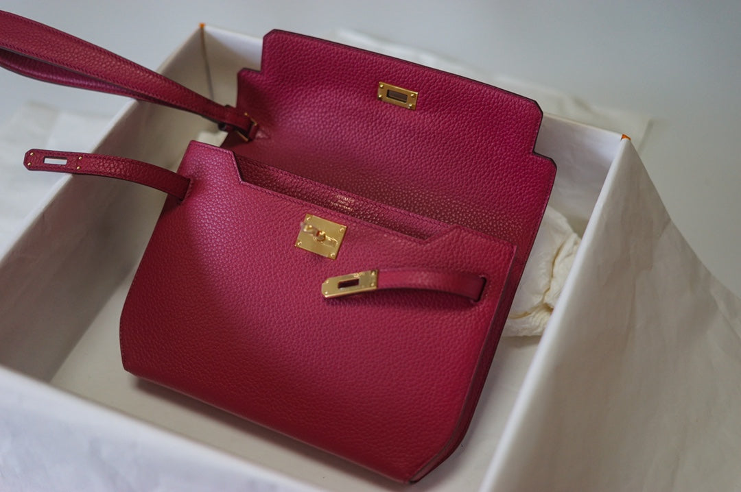Hermès Kelly Depeche 25 Pouch Epsom Leather Pink with Gold Hardware