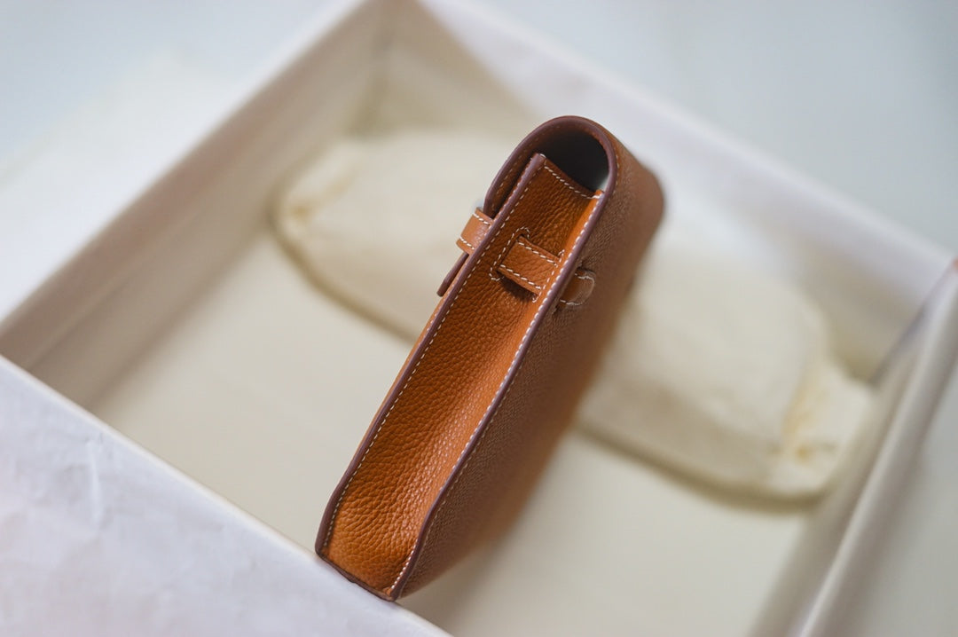 Elegant Tan Leather Envelope Clutch Bag with Silver-Tone Turn-Lock Closure