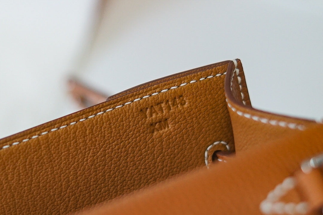 Elegant Tan Leather Envelope Clutch Bag with Silver-Tone Turn-Lock Closure