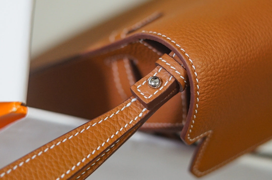 Elegant Tan Leather Envelope Clutch Bag with Silver-Tone Turn-Lock Closure